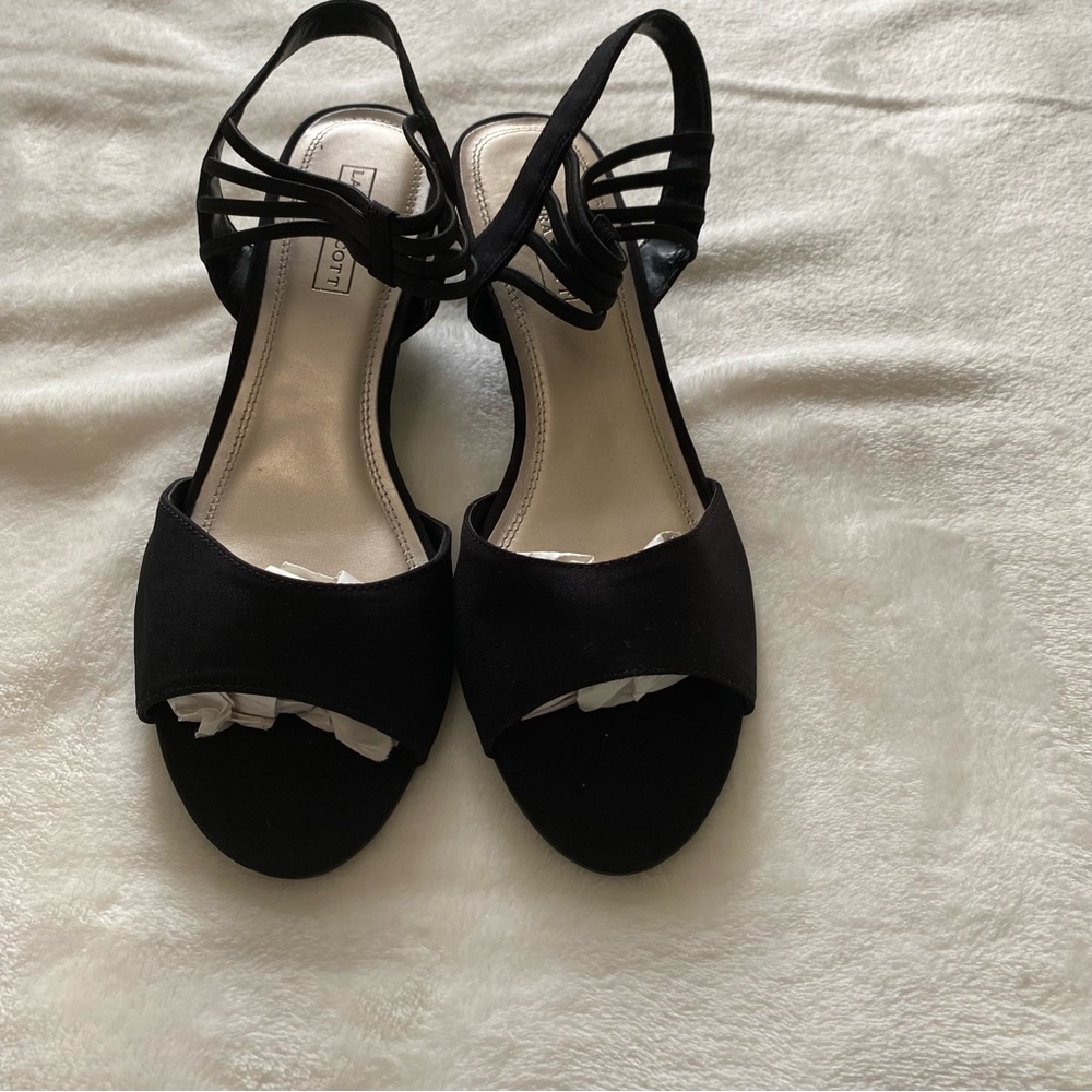 NWOT Laura Scott Black Strappy Sandals Never Worn
